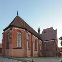 Der Dom St. Maria, St. Johannes Evangelista und St. C�cilia wurde in der ersten H�lfte des 13. Jahrhunderts im Stile der Norddeutschen Backsteingotik errichtet. (G�strow, August 2013)