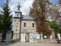 Minoga, Pfarrkirche Maria Geburt Kirche, erbaut von 1733 bis 1736, sp�tbarocker einschiffiger Kirchenbau (13.09.2021)