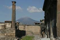 Ein Bauer stie 1745 beim Pflgen auf reste der antiken Stadt. ber Jahrhunderte wurde das antike Pompeji von Archeologen ausgegraben und bildet heute das besterhaltesnte Ensemble atiker rmischer Lebensweise. Bei einem Rundgang ber das archeologischen Zentrum von Pompei findet man alles, was zum Leben im antiken Rom diente. 