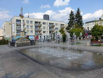 Olesno / Rosenberg, Mariensule und Brunnen am Rynek Platz (14.09.2021)