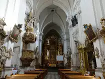 Trzebnica / Trebnitz, Hochaltar und Kanzel in der Klosterkirche, Hochaltarbild Mari� Himmelfahrt malte 1748 Christian Philipp Bentum (15.09.2021)