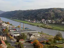 25. Oktober 2021, Blick vom Historischer Personenaufzug  Elbabw�rts auf Bad Schandau.