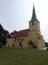 Mojecice / Mondsch�tz, Kirche der Heiligen Jungfrau Maria vom Rosenkranz, erbaut im 15. Jahrhundert (15.09.2021)