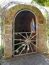 Weier, die Mariengrotte neben der Kirche St.Johannes, Sept.2021