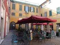 Savona, Palazzo Vescovile, Bischofspalast aus dem 17. Jahrhundert. Das Wappen an der Fassade ist das Emblem des Bischofs Domenico Maria Gentile (02.10.2021)