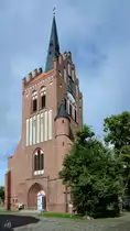 Die nach einem Stadtbrand im Jahre 1475 zerst�rte und dann im sp�tgotischen Stil neu errichtete Marienkirche in Usedom. (August 2013)