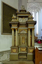Das Portal der Renaissance-Kanzel von 1574 in der Marienkirche in Rostock. (August 2013)