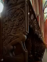 Das Gest�hl f�r Laienbr�der aus den 1280er Jahren ist reichlich verziert. (M�nster Bad Doberan, August 2013)