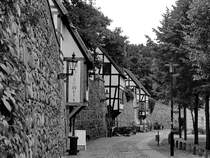 In die Stadtmauer von Neubrandenburg wurden Wiekhuser integriert. (August 2013)