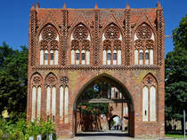 Das Stargarder Tor in Neubrandenburg wurde in der ersten Hlfte des 14. Jahrhunderts im Stil der norddeutschen Backsteingotik errichtet