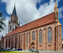 Die St.-Marien-Kirche in Neubrandenburg wurde im 2. Weltkrieg weitestgehend zerst�rt und bis 2001 wieder aufgebaut, so dass sie als Konzertkirche genutzt werden kann. (August 2013)