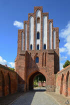 Das Haupttor der Friedlnder Toranlage in Neubrandenburg. (August 2013)