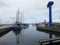 Roskilde, Kran und Boote am Havnevej am Hafen (21.07.2021)