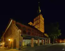 Die Sdseite des Alten Rathauses in Stralsund, so gesehen Ende August 2014.