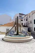 NAZAR (Concelho de Nazar), 13.08.2019, Springbrunnen mit Azulejos im Ortsteil Praia