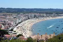 S�O MARTINHO DO PORTO (Concelho de Alcoba�a), 17.08.2019, Blick auf die Avenida Marginal und den davor liegenden Strand