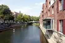 L�NEBURG (Landkreis L�neburg), 30.08.2019, Blick von der Br�cke L�nertorstra�e auf das an der Ilmenau gelegene Hotel Altes Kaufhaus