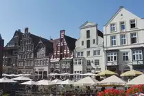 L�NEBURG (Landkreis L�neburg), 31.08.2019, Blick von der Br�cke L�nertorstra�e auf die Gastronomiebetriebe in der Stra�e  Am Stintmarkt 