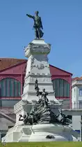 Dieses Denkmal f�r Heinrich der Seefahrer (Monumento ao Infante Dom Henrique) wurde 1894 erbaut. (Porto, Mai 2013)