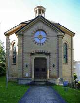 Badenweiler, die Marienkapelle, erbaut 1862 fr die katholischen Kurgste in Badenweiler, oktogonaler Bau im byzantinischen Stil vom Weinbrenner-Schler Heinrich Hbsch, Sept.2021