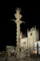 Der Pranger auf dem Domplatz S� in Porto. (Mai 2013)