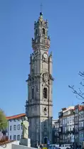 Der alles �berragende Torre dos Cl�rigos ist das Wahrzeichen der Stadt Porto. (Januar 2017)
