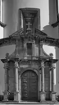 Das Portal der runden Kirche des ehemaligen Bergklosters Mosteiro da Serra do Pilar aus dem 16. Jahrhundert. (Porto, Januar 2017)