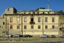 Der verblasste Glanz des verlassenen Herrenhauses Casa do Cais Novo in Porto. (Januar 2017)