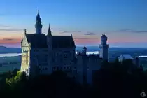 Blick von der Marienbr�cke auf die S�dfassade des Schlosses Neuschwanstein. (Hohenschwangau, Juli 2017)