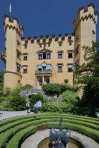 Blick ber den Schwanenbrunnen auf das Schloss Hohenschwangau. (Juli 2017)