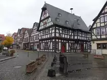 Schotten, Fachwerk Rathaus in der Marktstra�e (30.10.2021)