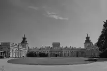 In dem in den Jahren 1677 bis 1679 erbauten Wilan�w-Palast residierte bis 1700 August der Starke und feierte dort gro�e und ausschweifende Feste. (Warschau, August 2015)