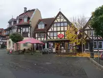 Schotten, Cafe und Fachwerkh�user am Crosner Platz (30.10.2021)