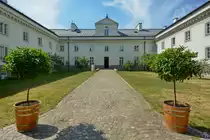 Der Innenhof der gro�en Offizine, einem im 17. Jahrhundert errichtetem K�chen- und Dienstgeb�ude errichtet, welches sp�ter als F�hnrichsschule genutzt wurde. (Warschau, August 2015)