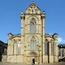 Die Liebfrauenkirche in Trier wurde im 13. Jahrhundert erbaut und gilt zusammen mit der Elisabethkirche in Marburg als �lteste gotische Kirche in Deutschland. (Juli 2013)