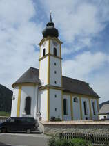 Sll in Tirol, Pfarrkirche St. Peter und Paul, erbaut von 1764 bis 1768 (09.06.2013)