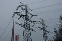 Oststeinbek/Stormarn am 13.11.2021: Ausleger an Tragmasten der Nord-Sd- Strom-Ringleitung /
14.02.2022 Harald Schmidt