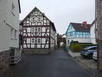 Ettingshausen, Fachwerkh�user in der Kirchgasse (31.10.2021)