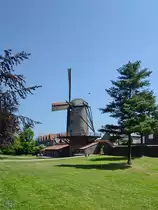 Die Ende des 14. Jahrhunderts erbaute Kriemhildm�hle hat seinen Ursprung als Teil der Xantener Stadtbefestigung in Form eines Wach- und Wehrturms. (Mai 2011)