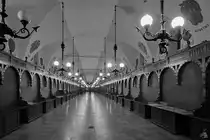 Blick  nach Dienstschluss  in die Krakauer Tuchhallen. (M�rz 2014)