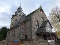 Leihgestern, evangelische Kirche, sp�tgotischer Turm im 15. Jahrhundert, Langhaus erbaut 1908 (01.11.2021)