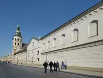 Die Auenmauern des Nonnenklosters des Frauenordens der Klarissen in Krakau. (April 2014)