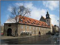 Die G�ttinger St. Marien-Kirche mit der Kommende der Deutschen Ordens im Vordergrund. Die Aufnahme stammt vom 23.03.2008. 