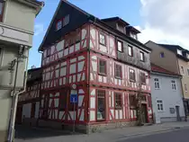 Meiningen, Fachwerkhaus in der Ernestiner Strae (27.02.2022)