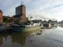 Weener, Speicher und Boote am alten Hafen (10.10.2021)