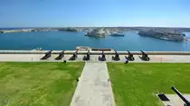 Die Salutkanonen  Saluting Battery  in Valletta sind wahrscheinlich die �ltesten noch genutzten Salutkanonen der Welt. (Oktober 2017)