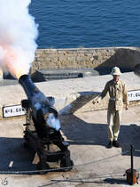 Schuss aus einer der ltesten noch genutzten Salutkanonen der Welt. (Valletta, Oktober 2017) 