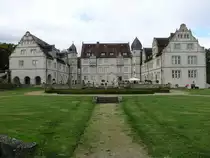 Schloss Schw�bber, dreifl�geliges Wasserschloss, erbaut ab 1570 (06.10.2021)