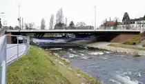 Freiburg, die Kronenbr�cke �ber die Dreisam, der Neubau wurde 2018 f�r den Verkehr freigegeben, Feb.2022
