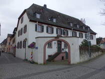 Niederwalluf, kath. Pfarrhof in der Hauptstrae, erbaut 1729 (29.01.2022)